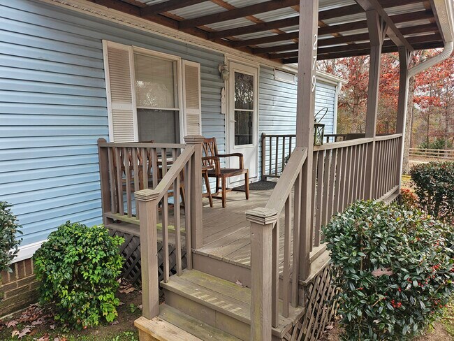 Primary Photo - 279 Tricycle Hill Ln