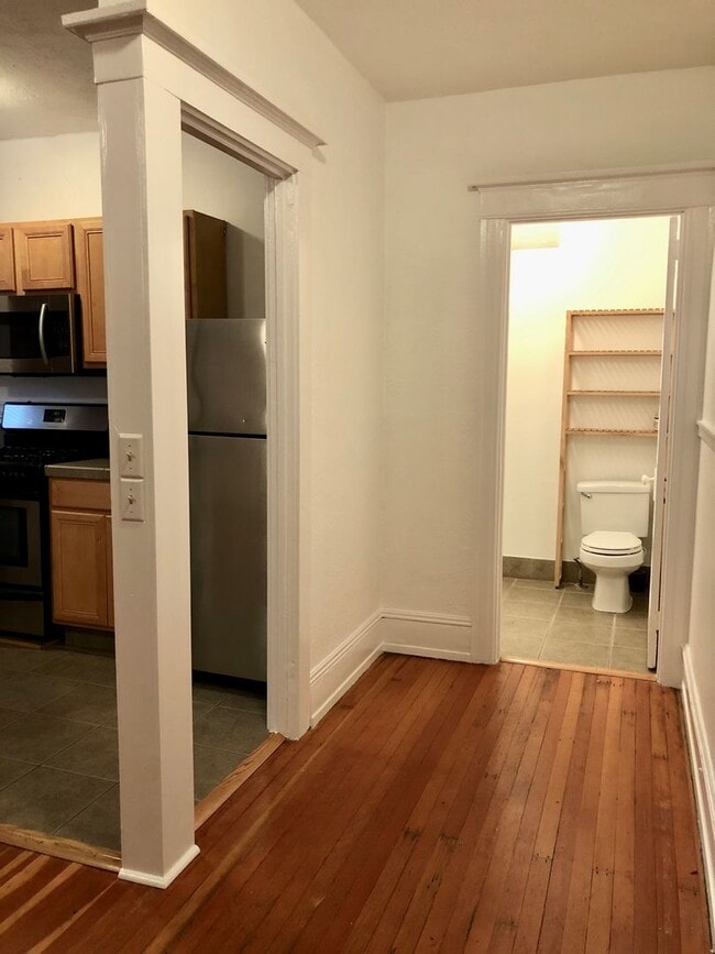 Building Photo - Cozy Nob Hill 1bd - Walk Everywhere! Gas Fireplace, Bonus Storage, Most Utilities Included!