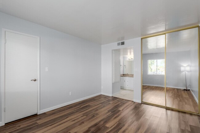 Building Photo - 10444 N 69th St