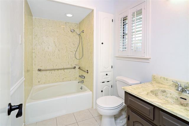 Building Photo - 7610 Meadow Oaks Dr