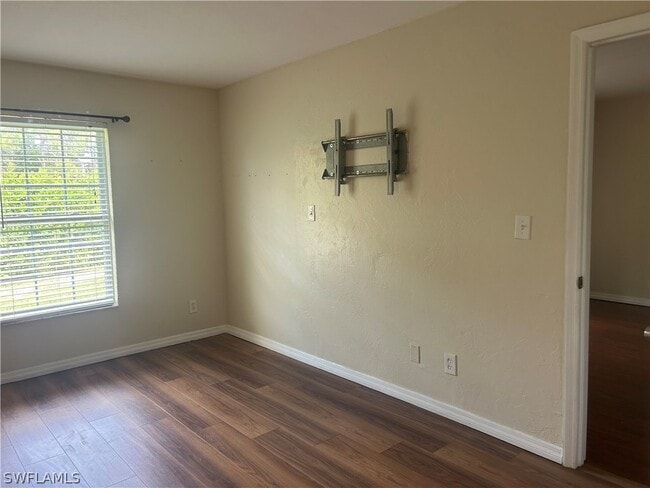 Building Photo - 706 111th Ave N