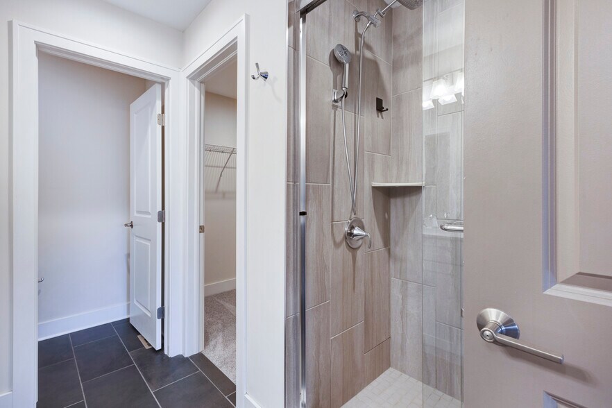 Primary bath - 764 N 6th St