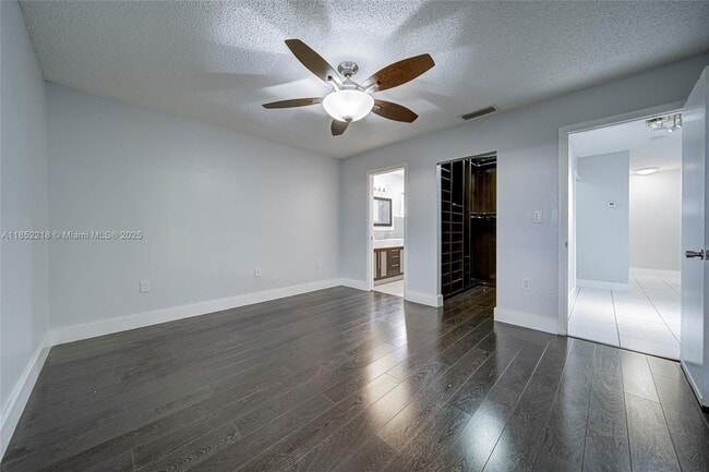 Building Photo - 621 SW 99th Pl