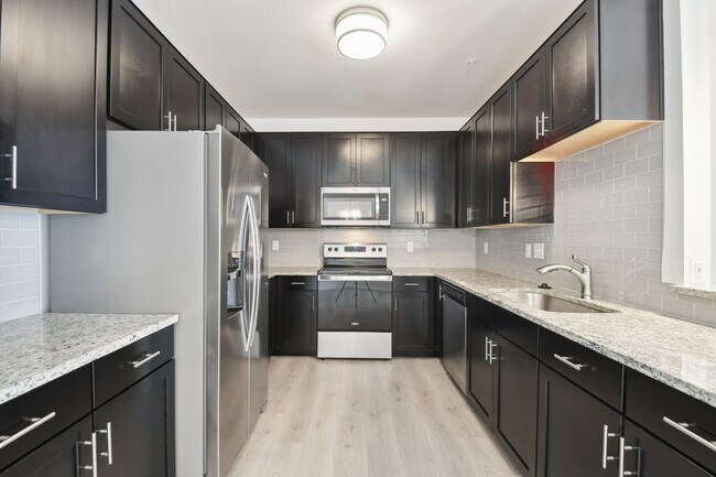 Building Photo - 15700 E Jamison Dr