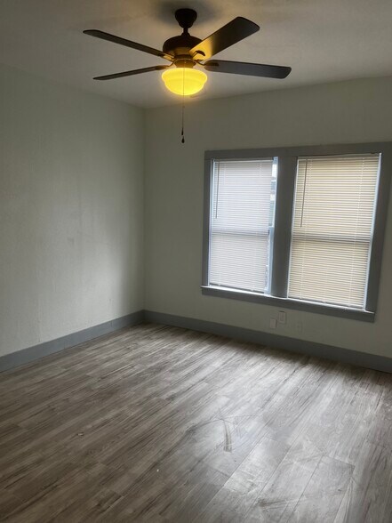 Building Photo - 1914 W Wildwood Dr