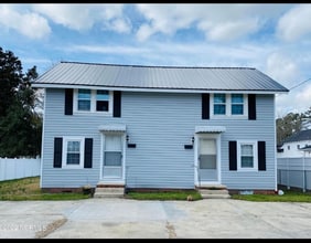 Building Photo - 207 N Elm St