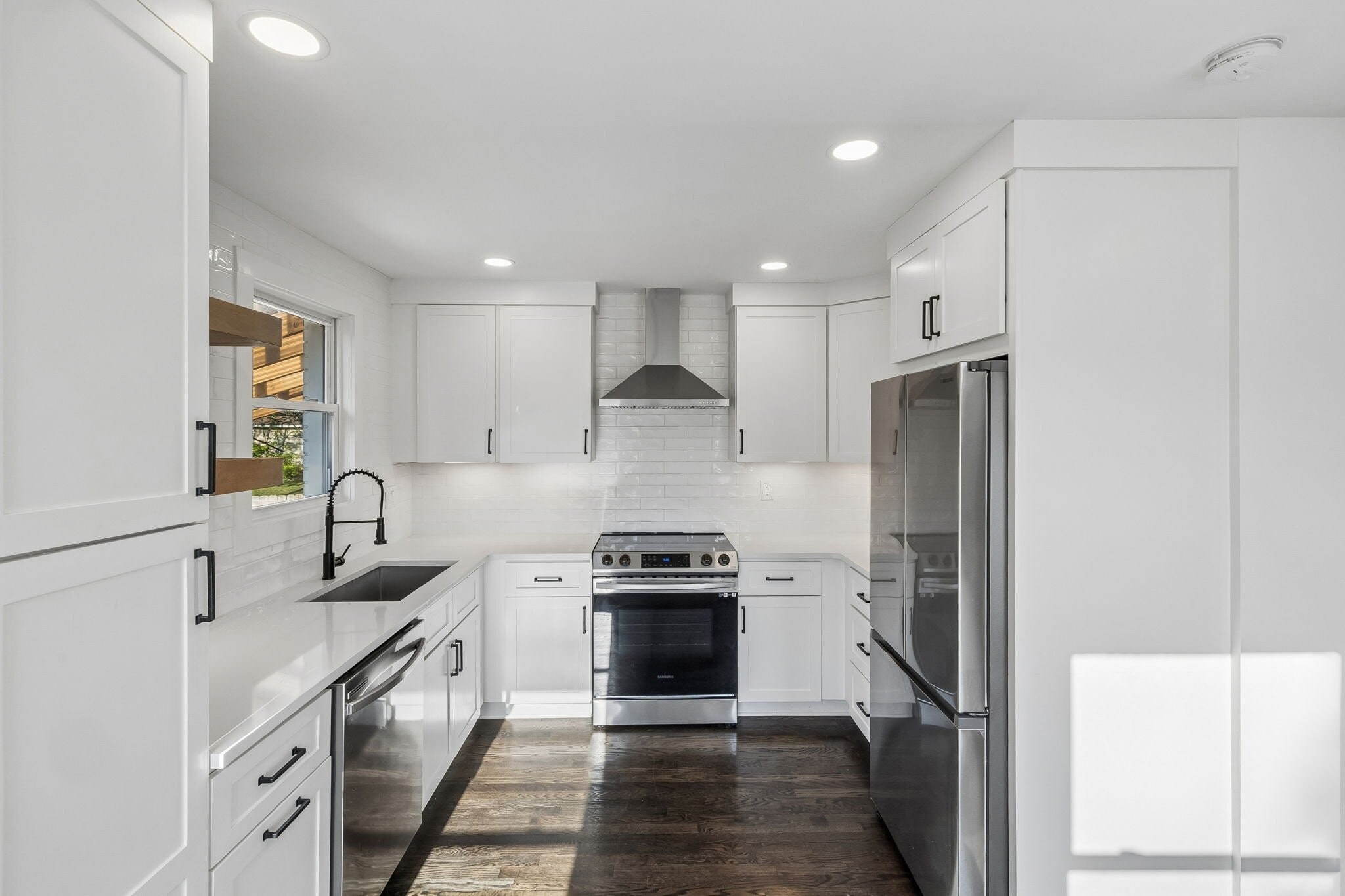 Building Photo - 902 Broadmoor Dr