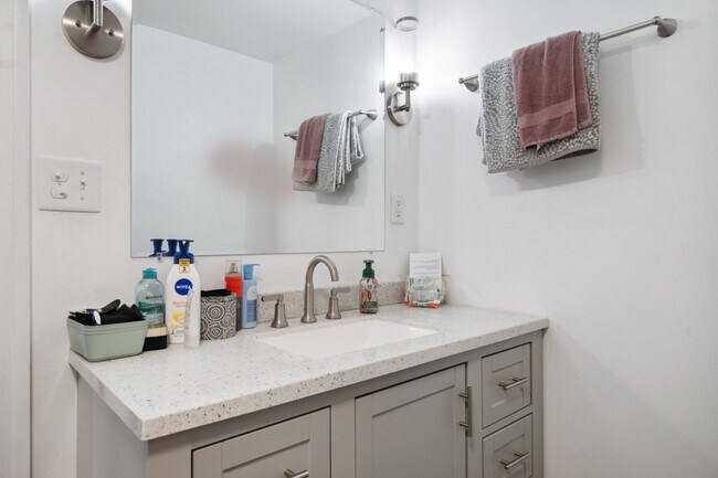 Building Photo - 545 Montgomery St