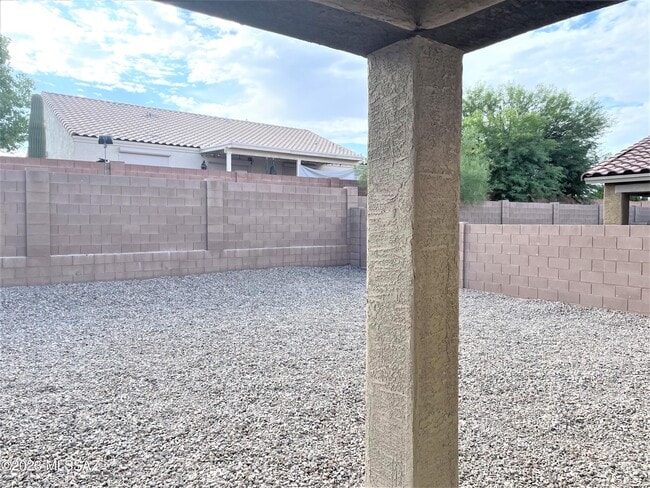 Building Photo - 9450 N Andrina Dr