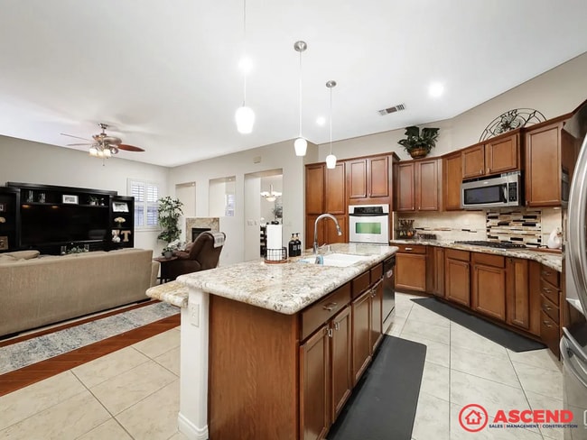 Building Photo - 3 Bedroom Home In Stockdale Ranch Area!