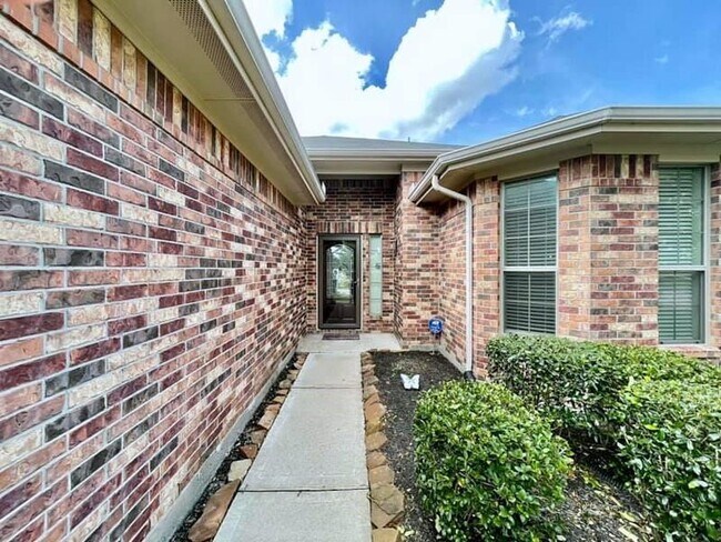 Building Photo - 21510 Sierra Long Dr