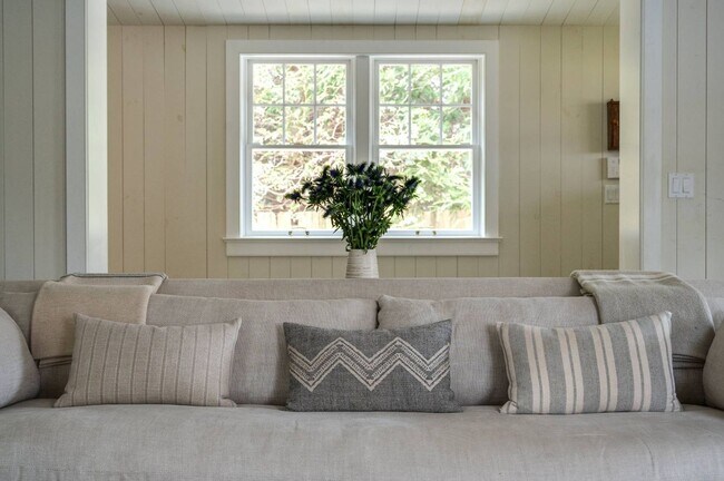 Building Photo - 62 Abrahams Landing Rd