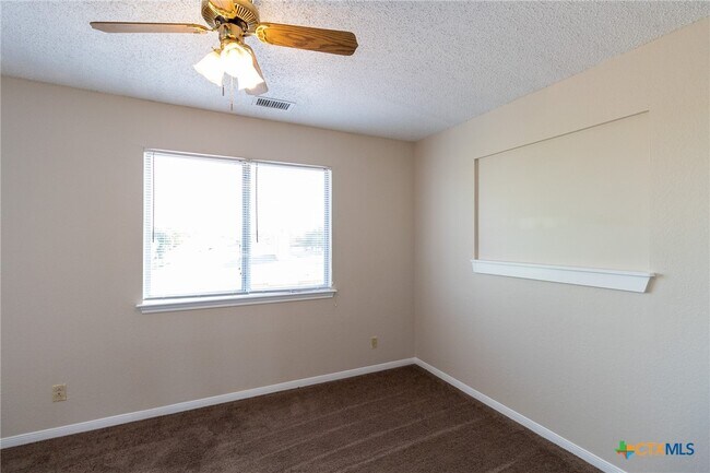 Building Photo - 2701 Woodlands Dr