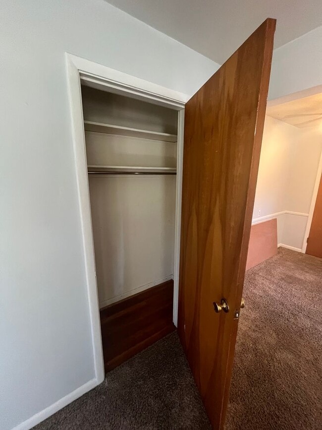 Building Photo - One Bedroom In Deer Park!