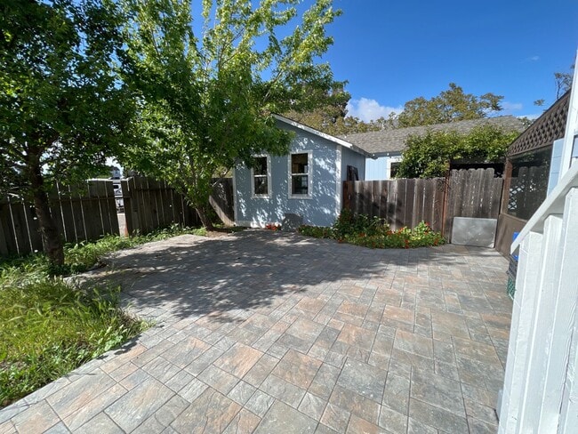 Building Photo - Downtown Benicia Remodeled Saltbox