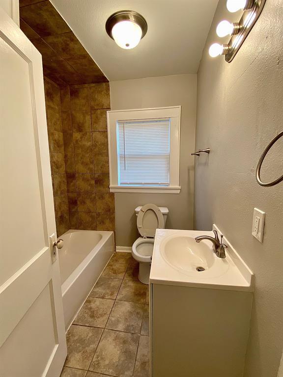 Building Photo - 2737 Canton Dr