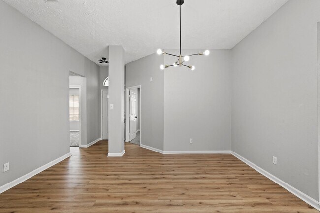Building Photo - 7215 Trogon Ln