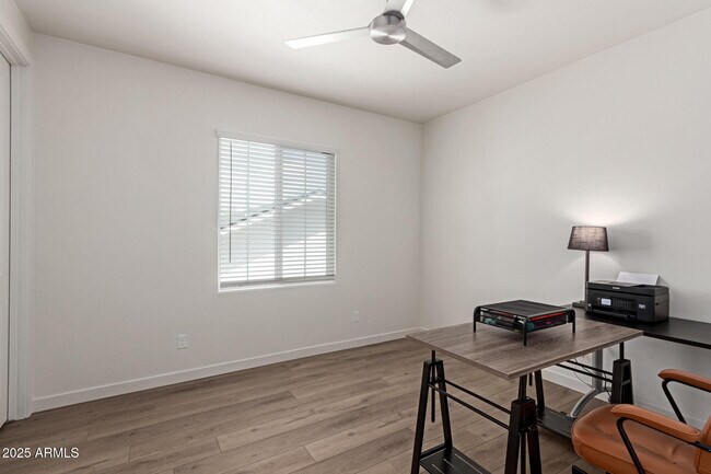 Building Photo - 3746 E Earll Dr