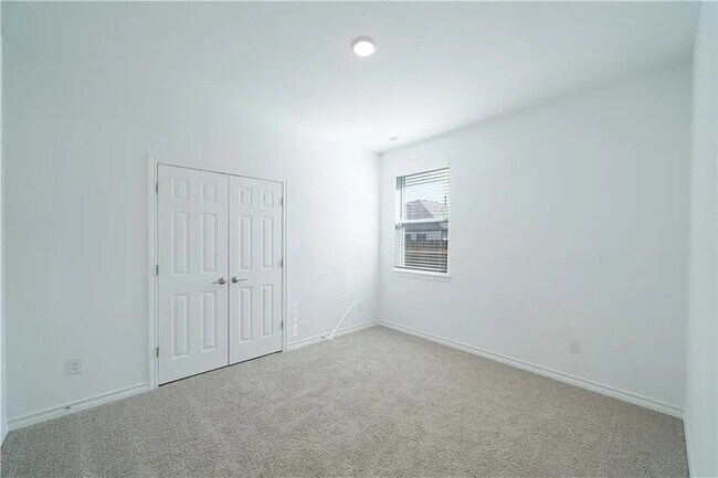 Building Photo - 215 Thurman Holt Rd