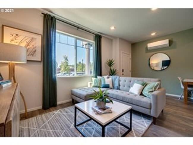 Building Photo - ** $500 off first months rent!! **  3 Bed ...