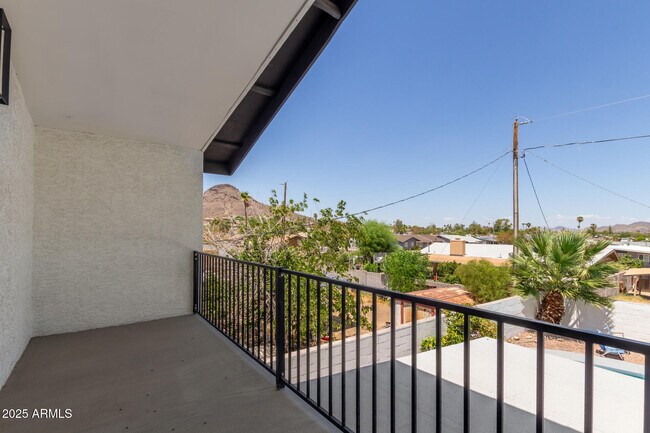 Building Photo - 2210 E Everett Dr
