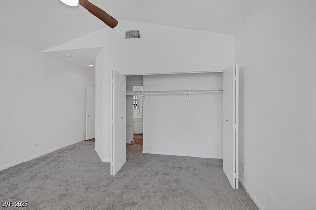 Building Photo - 6520 Lombard Dr