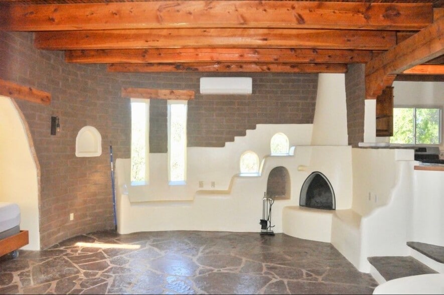 Building Photo - 388 Calle Loma Norte