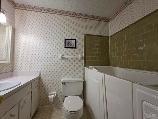Building Photo - 5505 Fairview Dr