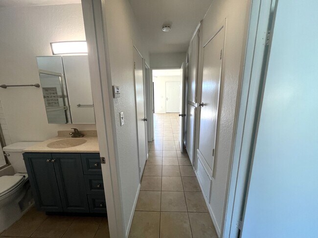 Building Photo - 2556 Ocean Cove Dr