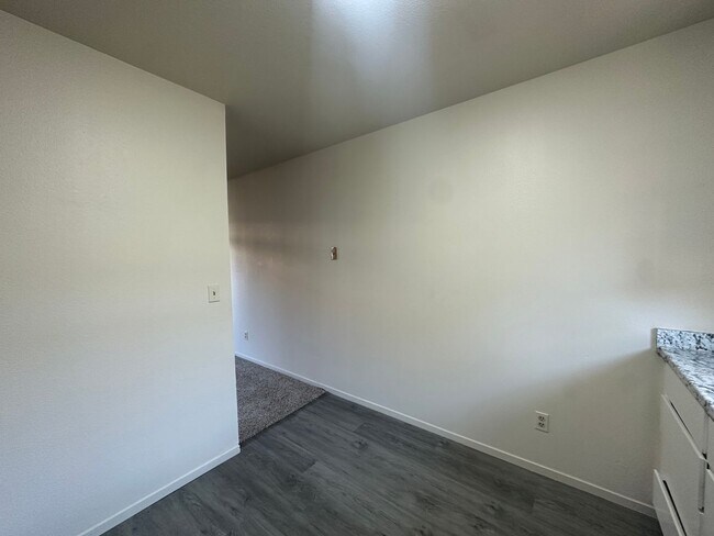 Building Photo - 114 S Parsons Ave