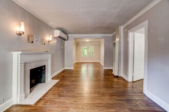 Building Photo - Tulsa 2-Bedroom Home | Walk to TU + Fenced...