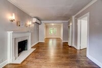 Building Photo - Tulsa 2-Bedroom Home | Walk to TU + Fenced...
