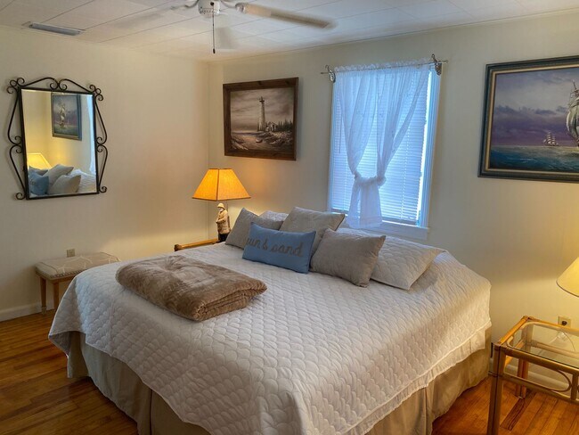 Building Photo - Nokomis Beachy Bungalow (Off Season)