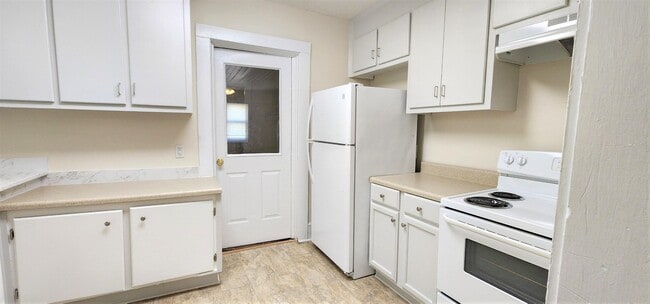 Building Photo - 413 N Magnolia St