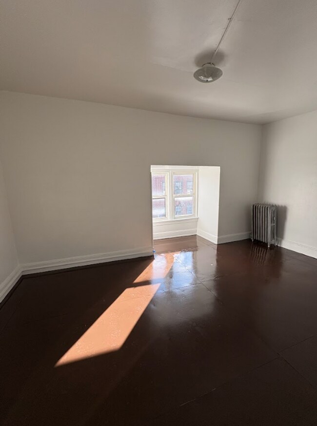 Building Photo - COMING SOON! 3 Bedroom Apartment - York City SD