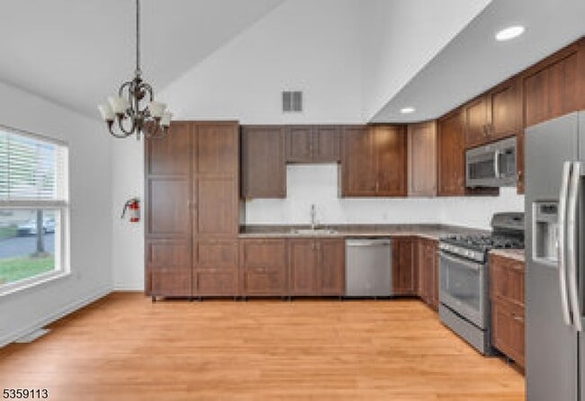 Building Photo - 513 Harding Ave