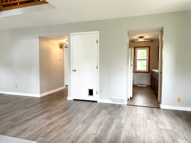 Building Photo - 2505 Dahle St