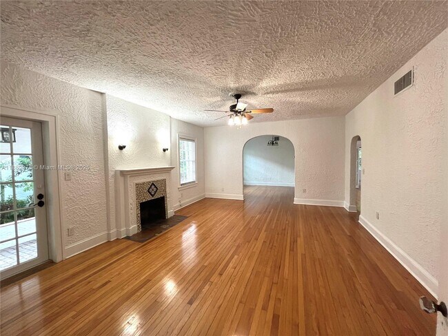 Building Photo - 713 Tibidabo Ave
