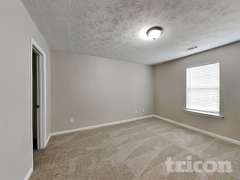 Building Photo - 254 Summit View Dr