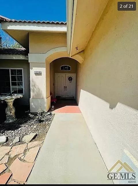 Building Photo - Location, location, location! This charming home is located in the much desired Northwest area of...