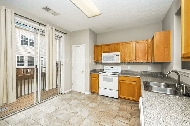 Building Photo - 212 Village Square Dr