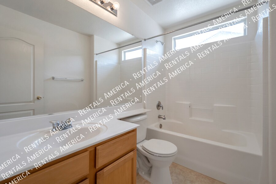 Building Photo - 1110 E Coppola St