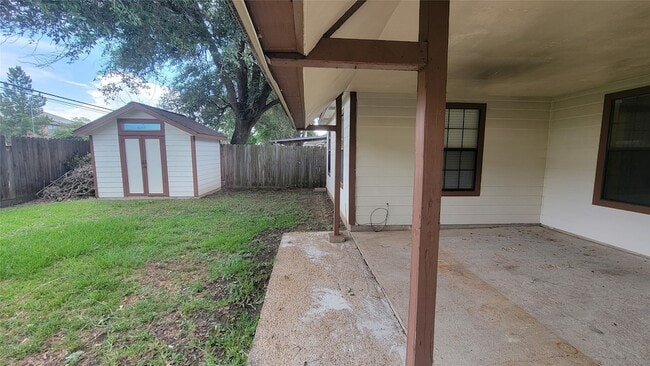 Building Photo - 3335 Lakeland Gardens Dr