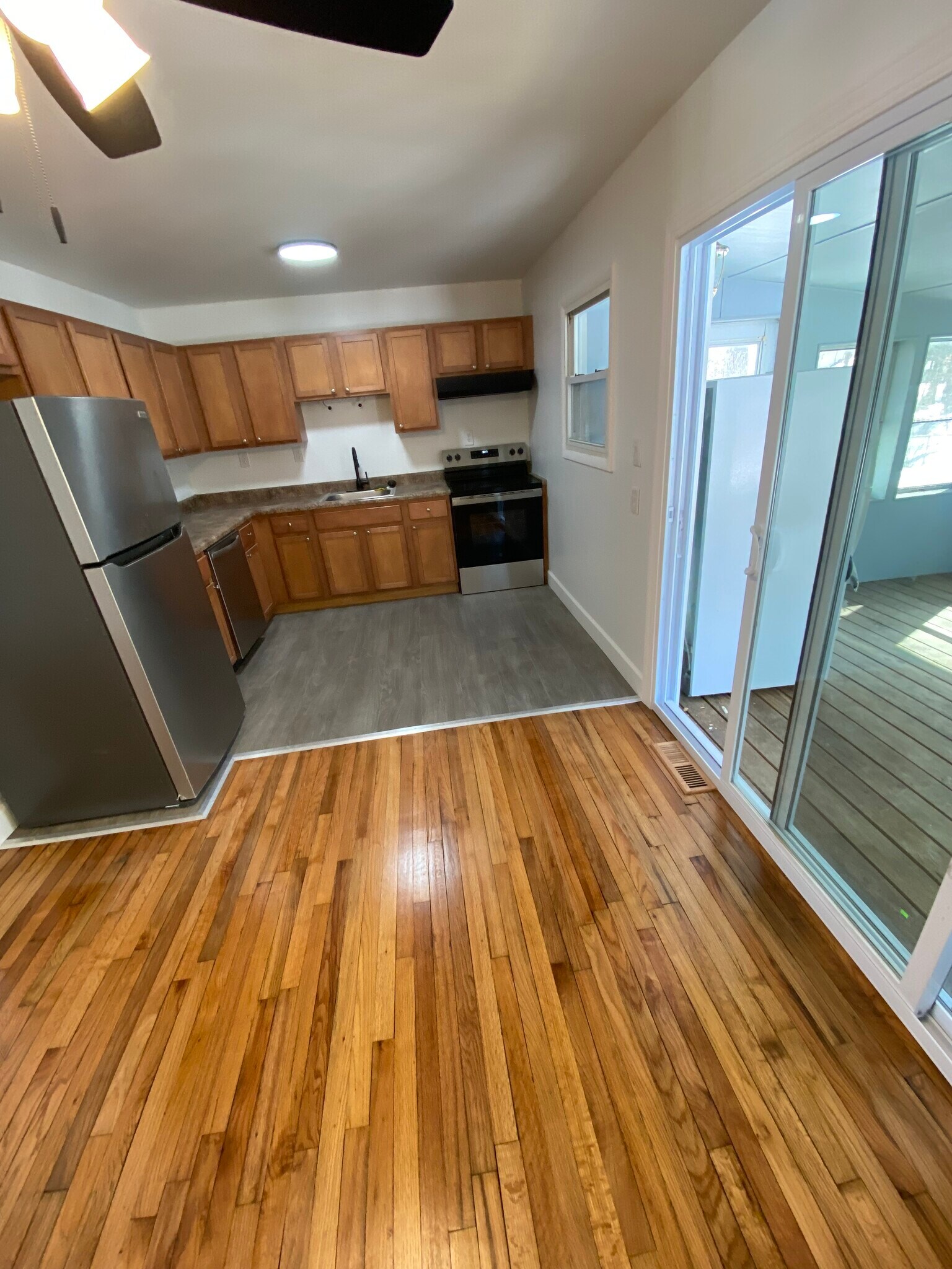 Building Photo - 85 Trottingham Ct