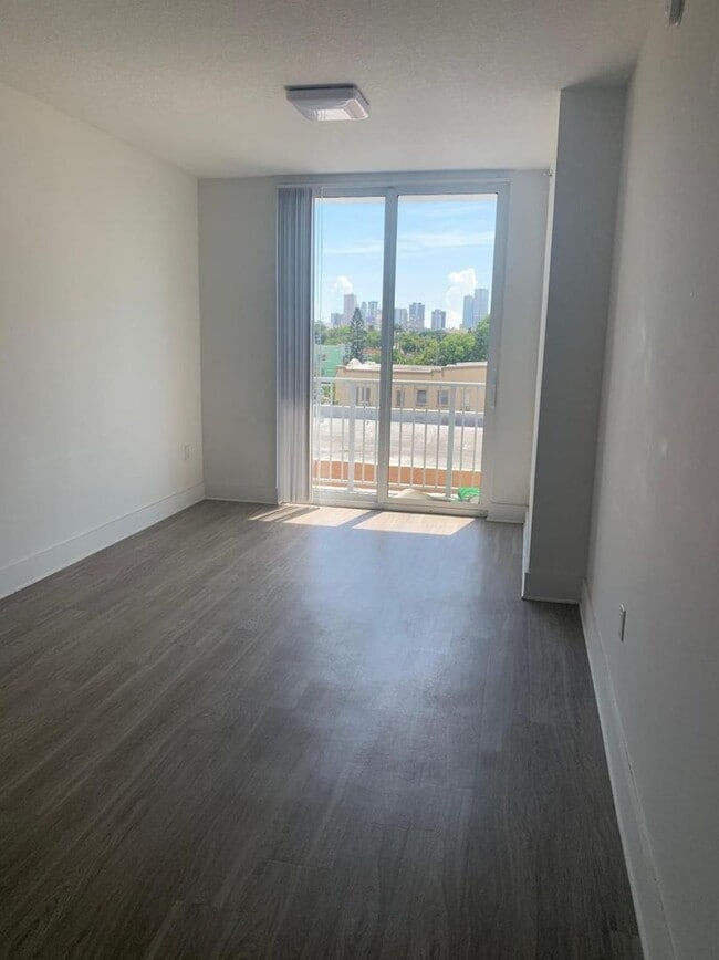 Interior Photo - 401 SW 17 th Ave, Miami, 33135
