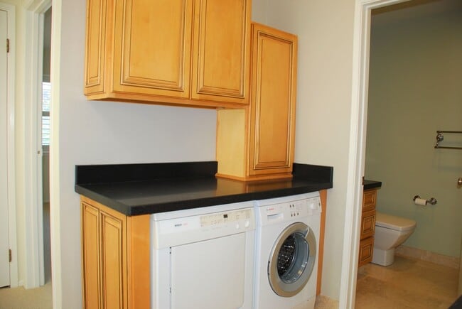 Building Photo - Corner Unit Townhome in Corte Madera For Rent!