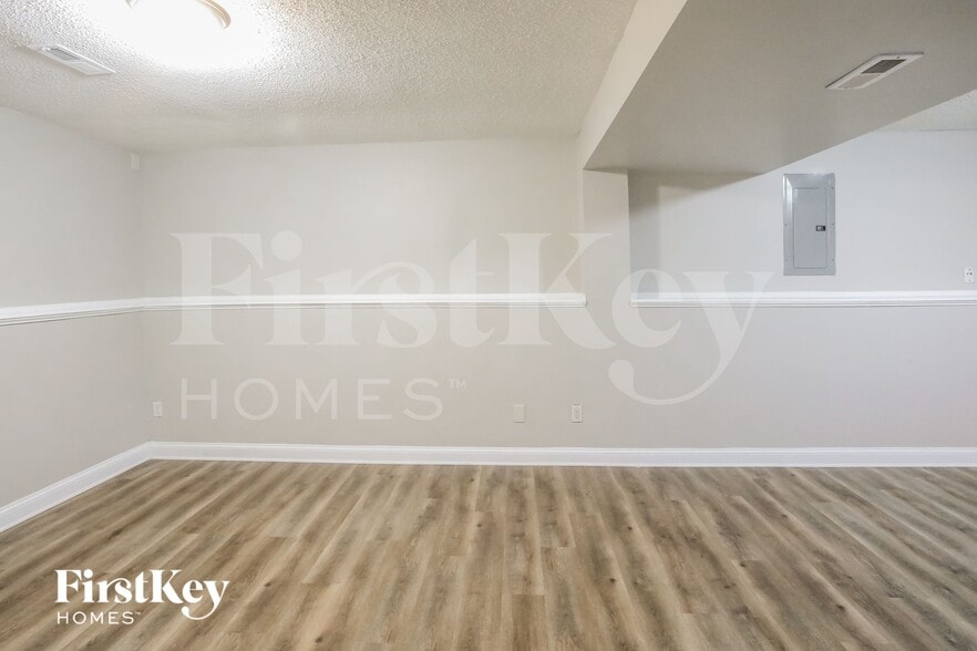 Building Photo - 1034 Bunting Ln