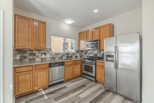 Building Photo - 20702 Settlers Lake Cir N