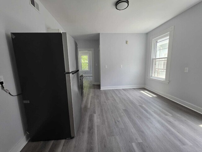 Building Photo - 142 Butler St