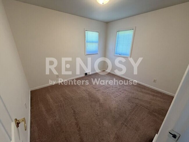 Building Photo - Availablae July 1st 4 Bedroom 2 Bath Single Family Home in Rochester